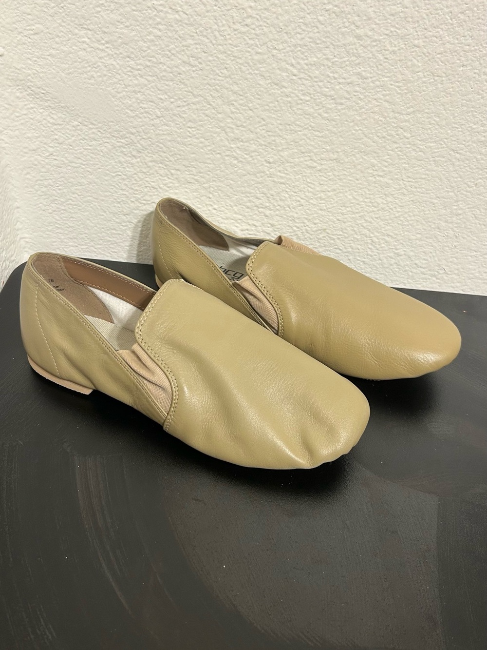 BCG Women’s Jazz Dance Shoes Khaki Leather Slip On Split Sole Size 7B